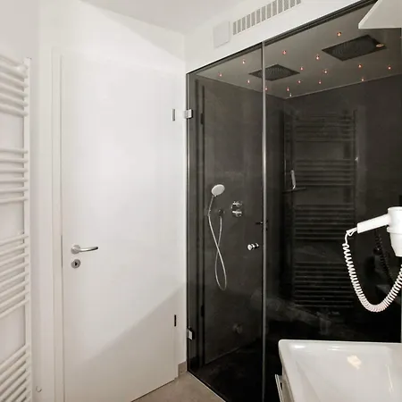 4 Person In Апартаменты