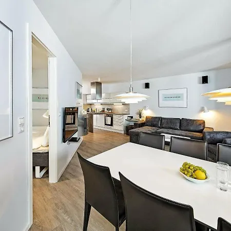 4 Person In Apartment *